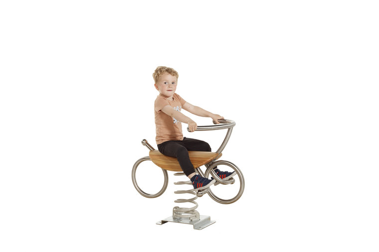 kind speelt op veertoestel fiets