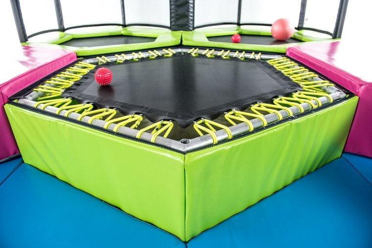 Peuter Mini Trampolinepark, 3 trampolines detail rand en veren