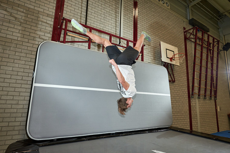 Multifunctionele  Airtrack wall - Akrobat trampoline - tennis - vechtsporten - freerunning 400x200x20cm
