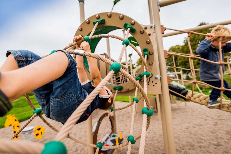 kunststoffen speeltoestel speelplaats speeltuin camping