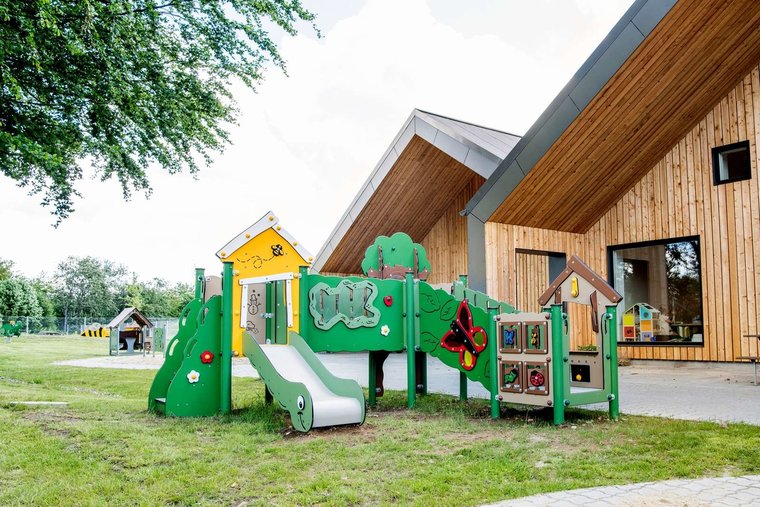 sfeer foto speelhuisje glijbaan kinderen