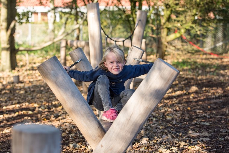 sfeerfoto 2 van de Robinia Balanceerbalk Openbaar (Serie 29)