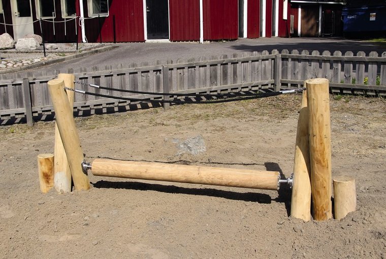 sfeerfoto buiten Robinia Balanceerbalk Openbaar (Serie 29)