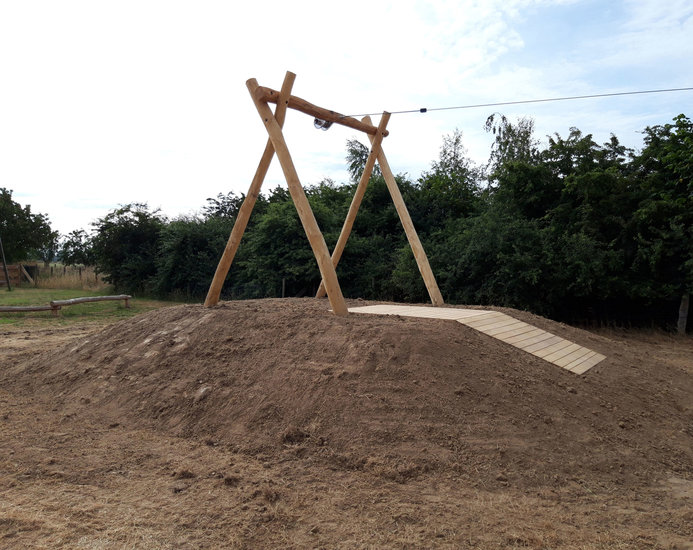 Robinia Kabelbaan met startplateau - met geluidsarme staalkabel