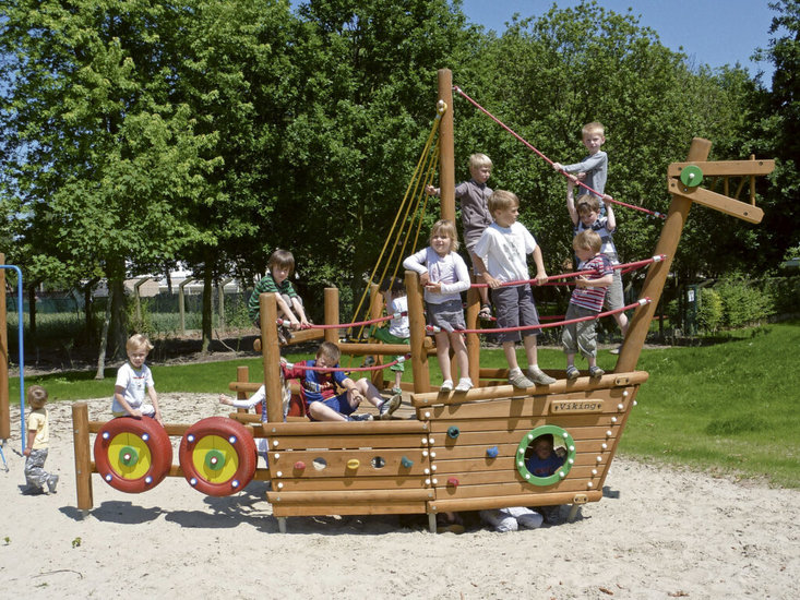 Europlay Speelboot Viking Openbaar sfeerfoto zijaanzicht 