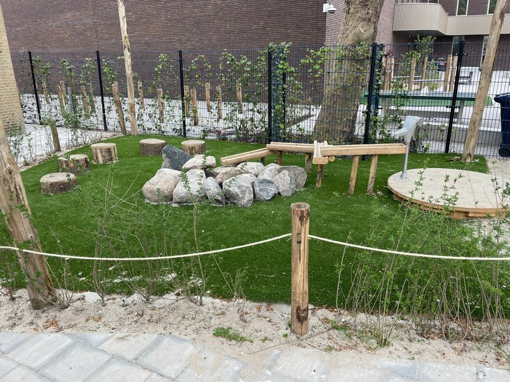 Water Pomp voor kinderen voor Openbaar gebruik Grijs Met voetsteun sfeerfoto