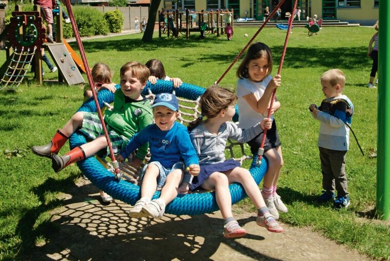 sfeerfoto van Europlay Stalen Schommel met Nestschommel