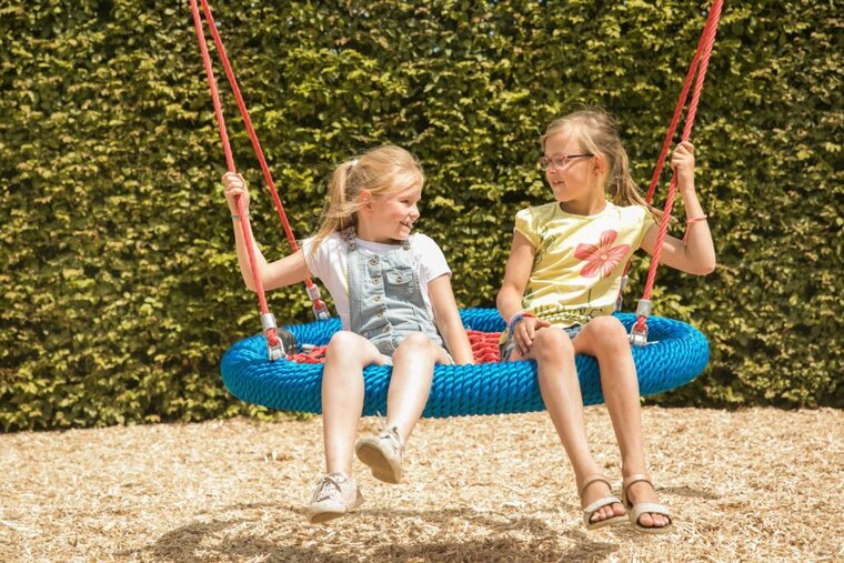 sfeerfoto van Europlay Stalen Schommel met Nestschommel