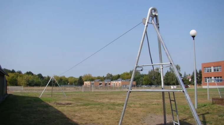 kabelbaan op speelveld openbaar