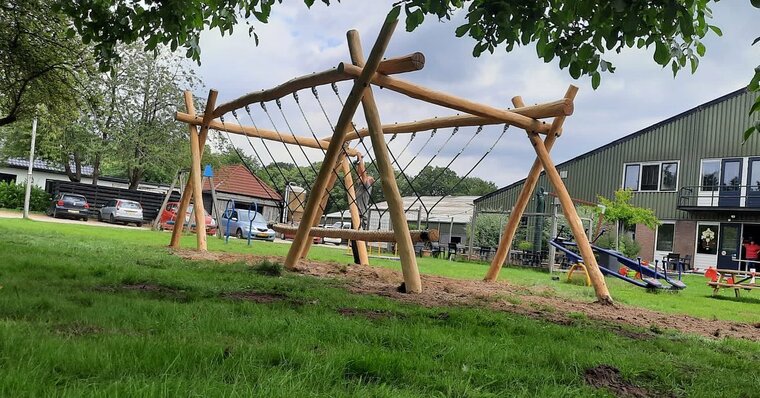 Robinia Touwschommel 8 personen Openbaar