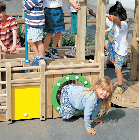 sfeerfoto van de kruiptunnels van de Europlay Speeltoestel Truck waar kinderen in spelen