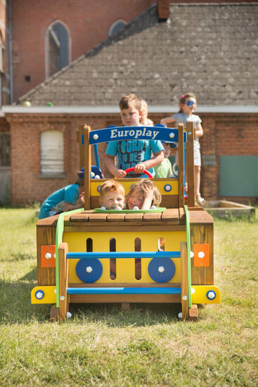 sfeerfoto van de voorkant van de Europlay Speeltoestel Terreinwagen