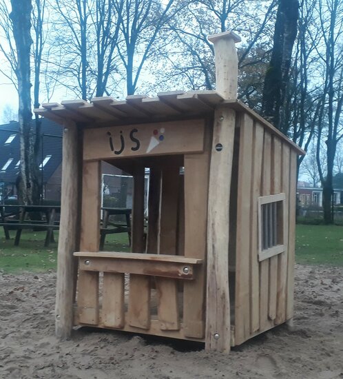 sfeerfoto van de voorkant van het Robinia Speelhuisje Snackbar Openbaar