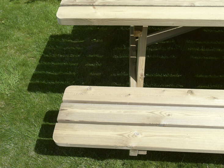 detailfoto van het hout van de Europlay Picknicktafel - 1,6 M