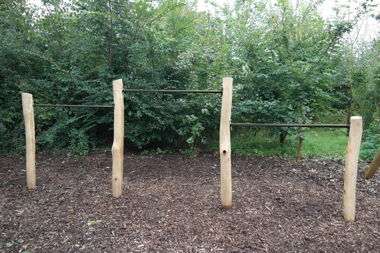 Robinia duikelrek Trio 80, 90, 100, 120, 125, 135 en 150 cm op maat Basic met zwarte duikelstangen