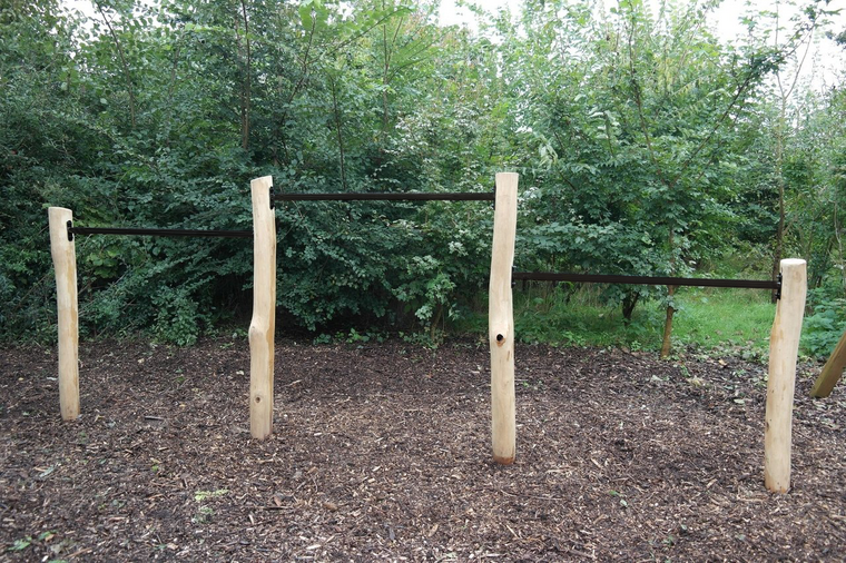 Duikelstang 120 cm met Robinia Palen Trio Openbaar