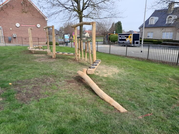 parcour hout op speelveld 