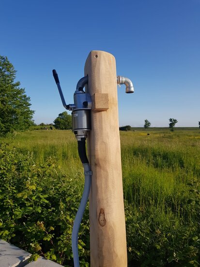 Robinia waterpomp op maat  