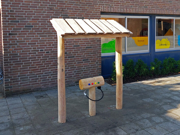 Robinia speel pompstation met Afdak 