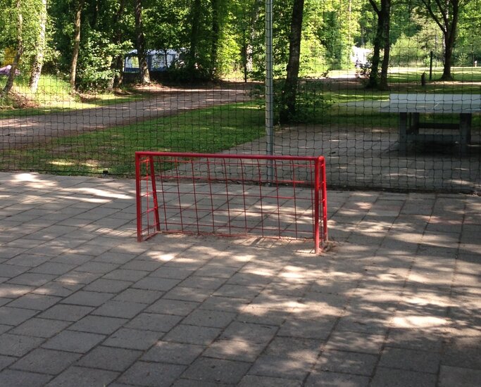 Foto voorkant rode Stalen Anti-Vandalisme Verzinkt trainingsdoel 150x75x50cm