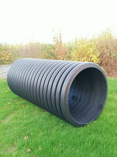 Kruiptunnel op gras
