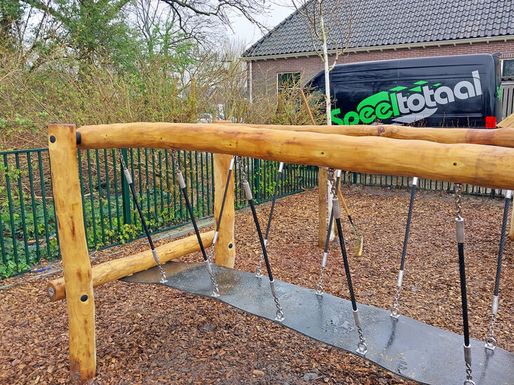 zweefbrug detailfoto met gewapend touw