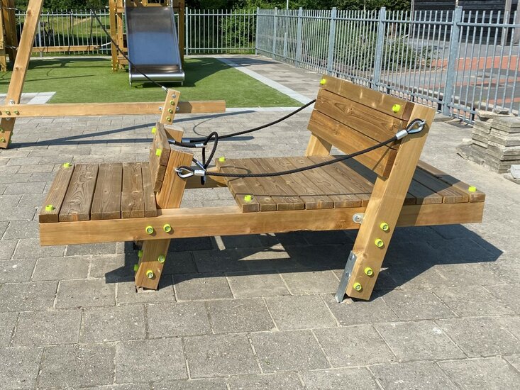 schoolplein met White Rhino Q-Line Speeltoestel Buggy Openbaar