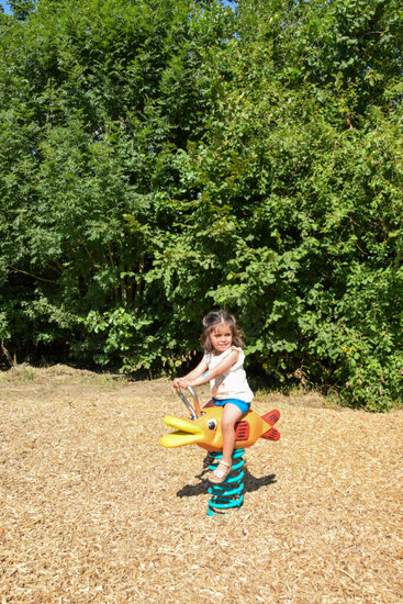 kind zit op Eco-Play Goudvis Openbaar
