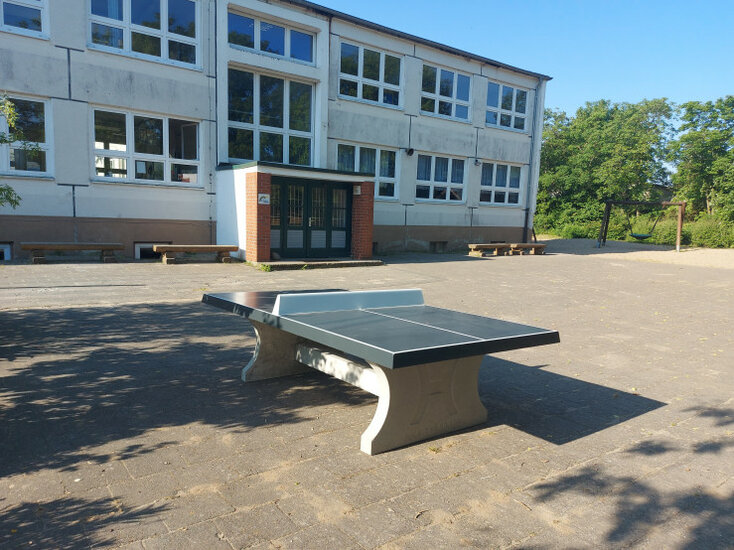 Betonnen Tafeltennistafel Antraciet bij school
