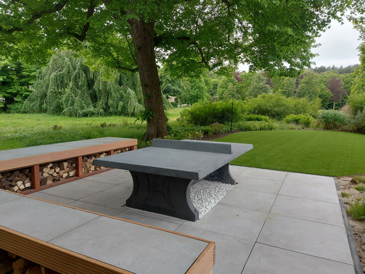 Pingpongtafel Antraciet Beton in achtertuin