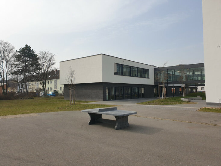 Pingpongtafel Antraciet Beton met Afgeronde Hoeken op een plein
