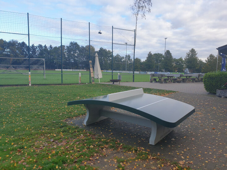 Betonnen Voetvolleybaltafel Groen op voetbalvereniging