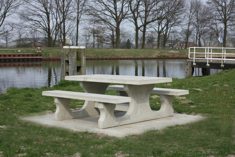 Naturel Betonnen Picknickset Standaard op gras