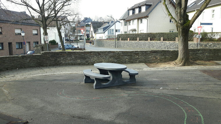 Antraciet Betonnen Picknickset Standaard Ovaal op een plein