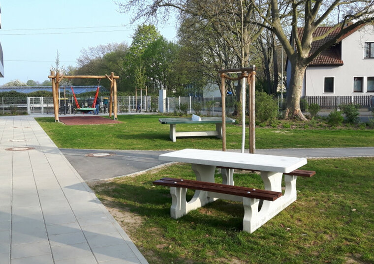 Naturel Betonnen Picknickset DeLuxe Rolstoeltoegankelijk in speeltuin