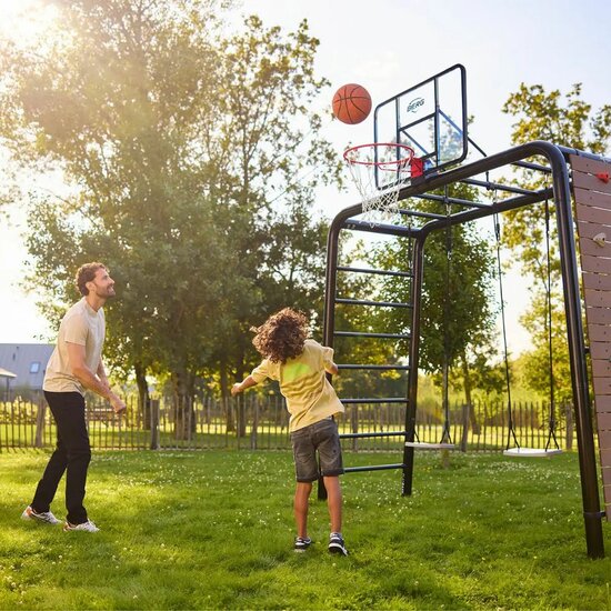 vader en kind spelen met BERG PlayBase Medium All-in Speel- en Fitnessset