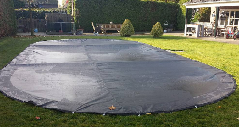 Sfeerimpressie Zandbaknet maatwerk PVC fijnmazig 257 x 235 cm Zwart voorbeeld