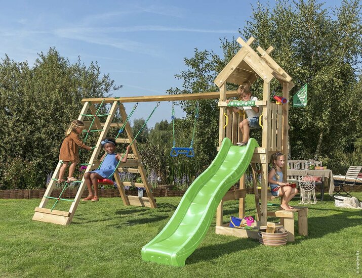 kinderen spelen op Houten Speeltoren Jungle Totem met Lichtgroene Glijbaan en Klimnet