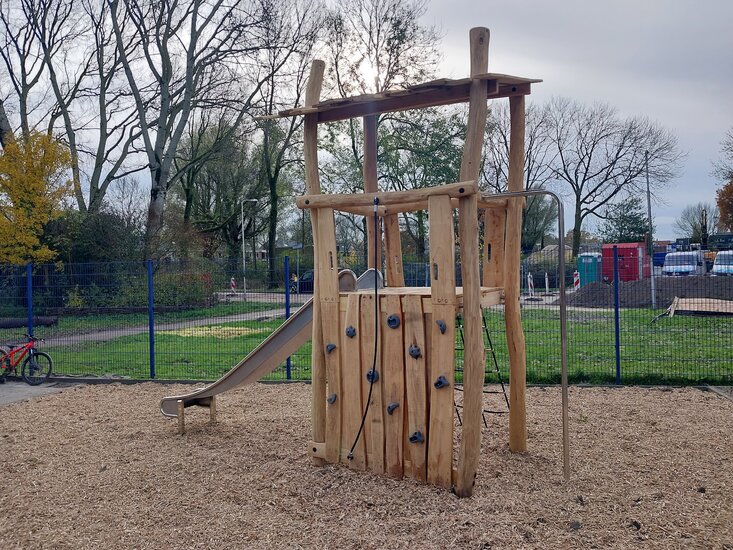 Robinia klimtoren Jagershut met klimwand en klimnet