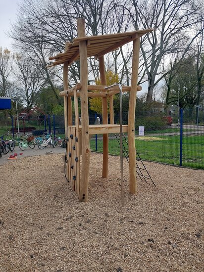 Robinia klimtoren Jagershut met klimwand en klimnet