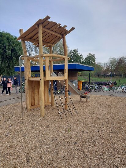 Robinia klimtoren Jagershut met klimwand en klimnet