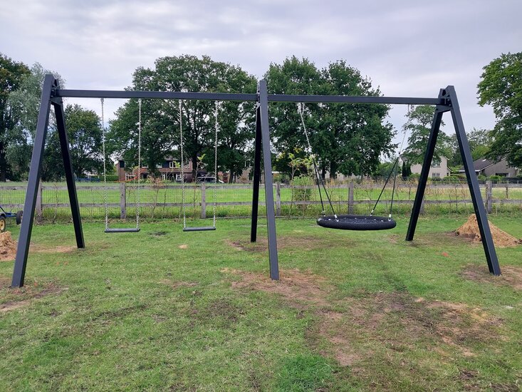 Stalen Schommel 6 Haken Openbaar *Zwart gelakt** met 2 Schommelzitjes en Nestschommel 