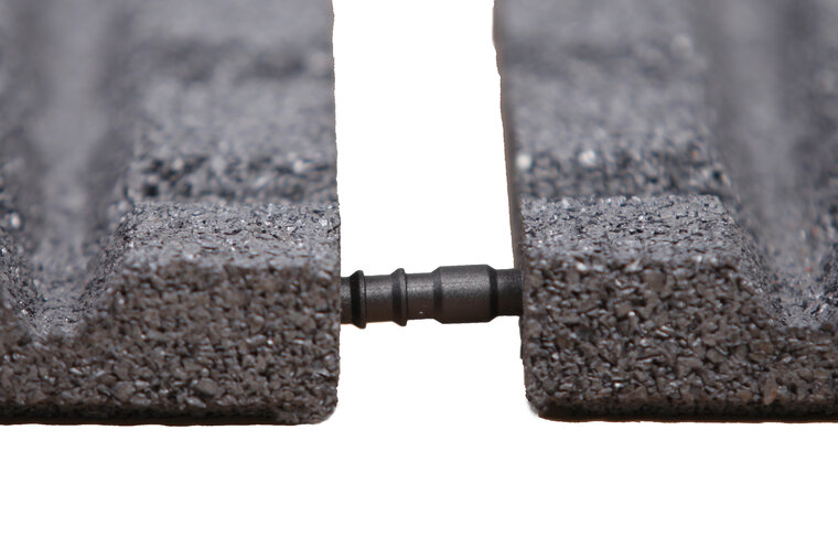 verbindingspennen tussen rubber tegels
