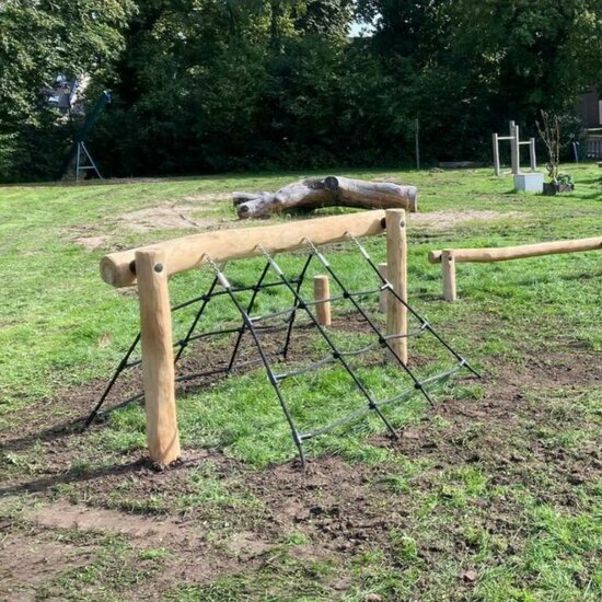 B-Play Robinia Klimnet Parcours Openbaar - Module 8 op grasveld