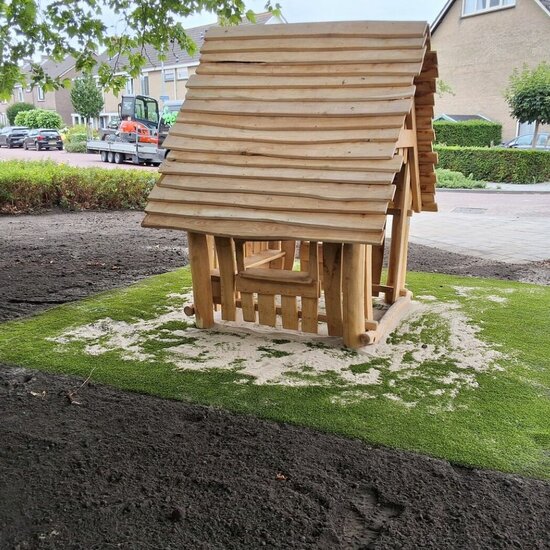 linkerkant B-Play Speelhuisje Benny Openbaar in woonwijk