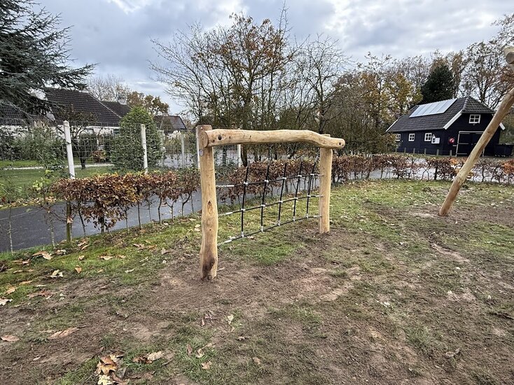 Achterzijde B-Play Robinia frame met klimnet 150 cm