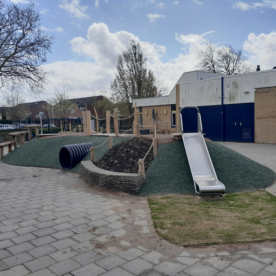 Kruiptunnel 2 meter zwart/zwart &Oslash;100cmop schoolplein