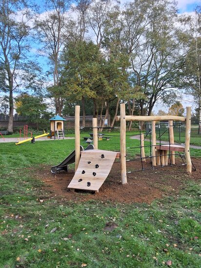 Zijnaanzicht Robinia Peuter speeltorentje II