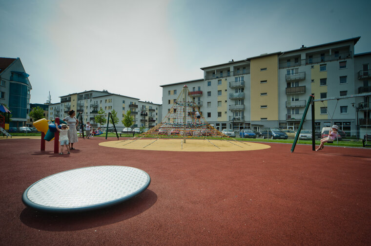 Openbare speelplaats Carrousel UFO &Oslash;130 cm geinstalleerd