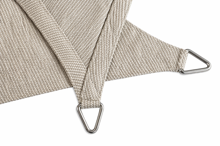 Detail Schaduwdoek Sahara sand met RVS oog
